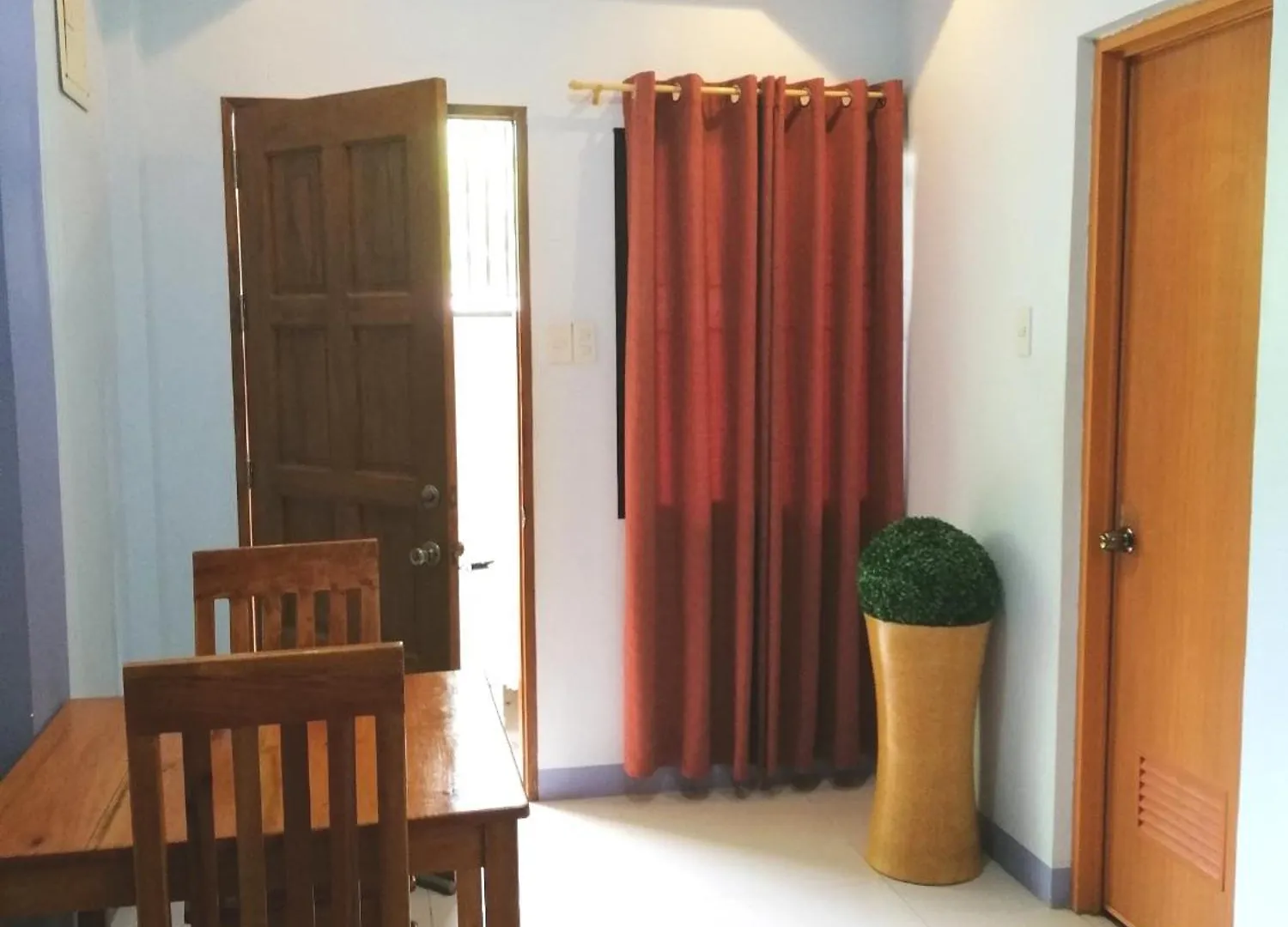 Merangie Travellers Inn Dauis Philippines